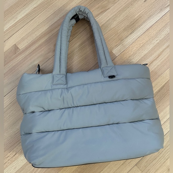 Aritzia Handbags - Aritzia Super Puff Tote